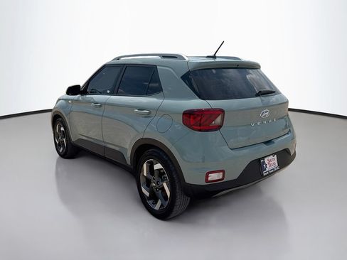 Used 2026 Hyundai Venue SEL FWD image 5