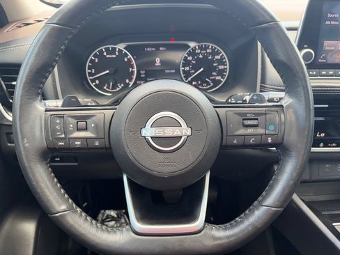 Used 2022 Nissan Rogue SV w/ SV Premium Package FWD image 11