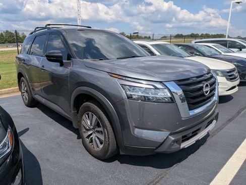 Used 2024 Nissan Pathfinder SL FWD image 2