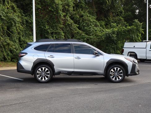 Used 2024 Subaru Outback Limited AWD/4WD image 11