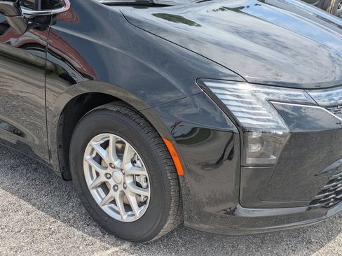 New 2027 Chrysler Pacifica Select FWD image 10