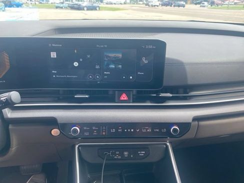 Used 2026 Kia Carnival EX FWD image 12