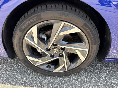 Used 2025 Hyundai Elantra SEL FWD image 10