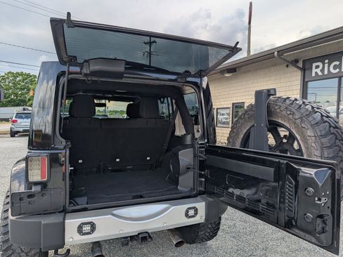 Used 2014 Jeep Wrangler Unlimited Sahara AWD/4WD image 22