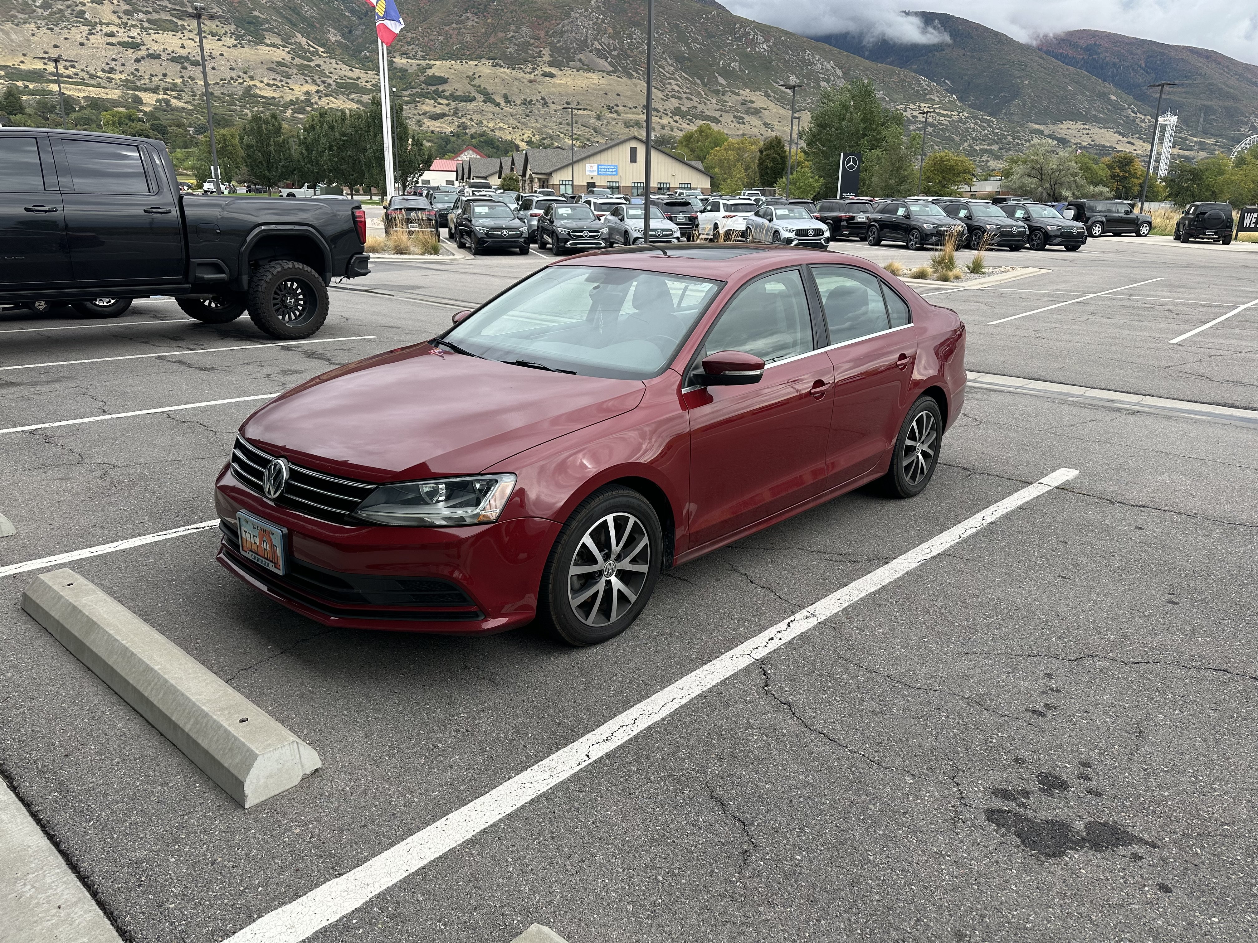 Used 2017 Volkswagen Jetta SE FWD image 2