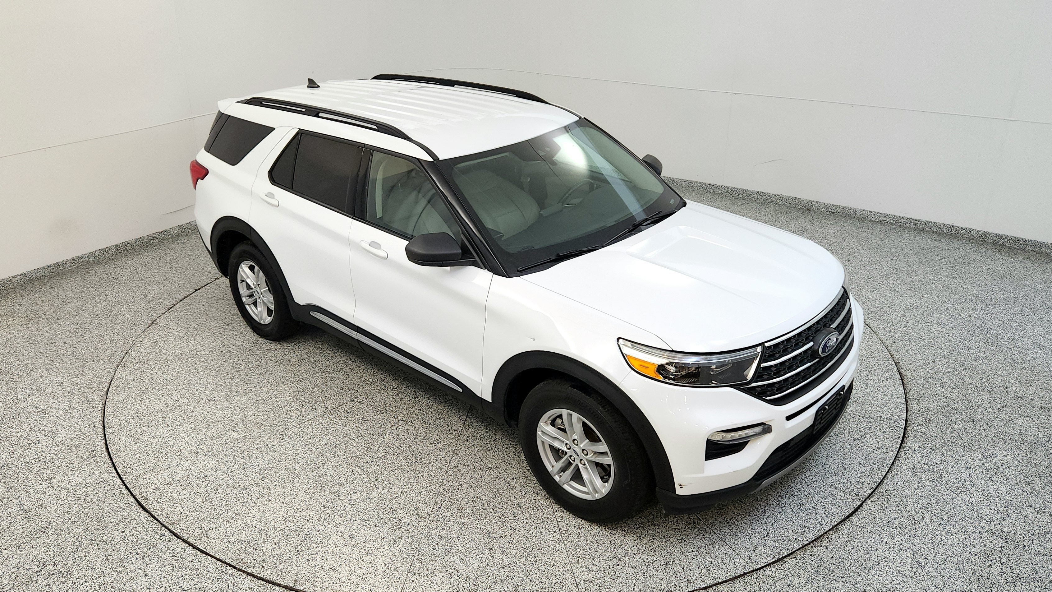 Used 2023 Ford Explorer XLT w/ Equipment Group 202A AWD/4WD image 13