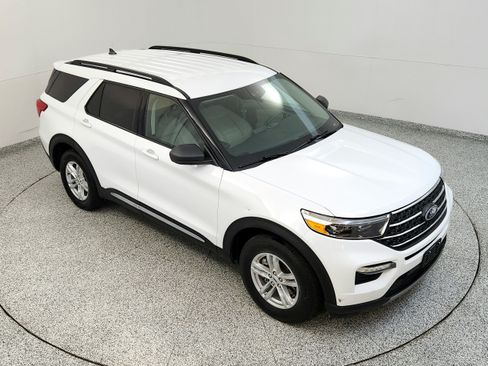 Used 2023 Ford Explorer XLT w/ Equipment Group 202A AWD/4WD image 13