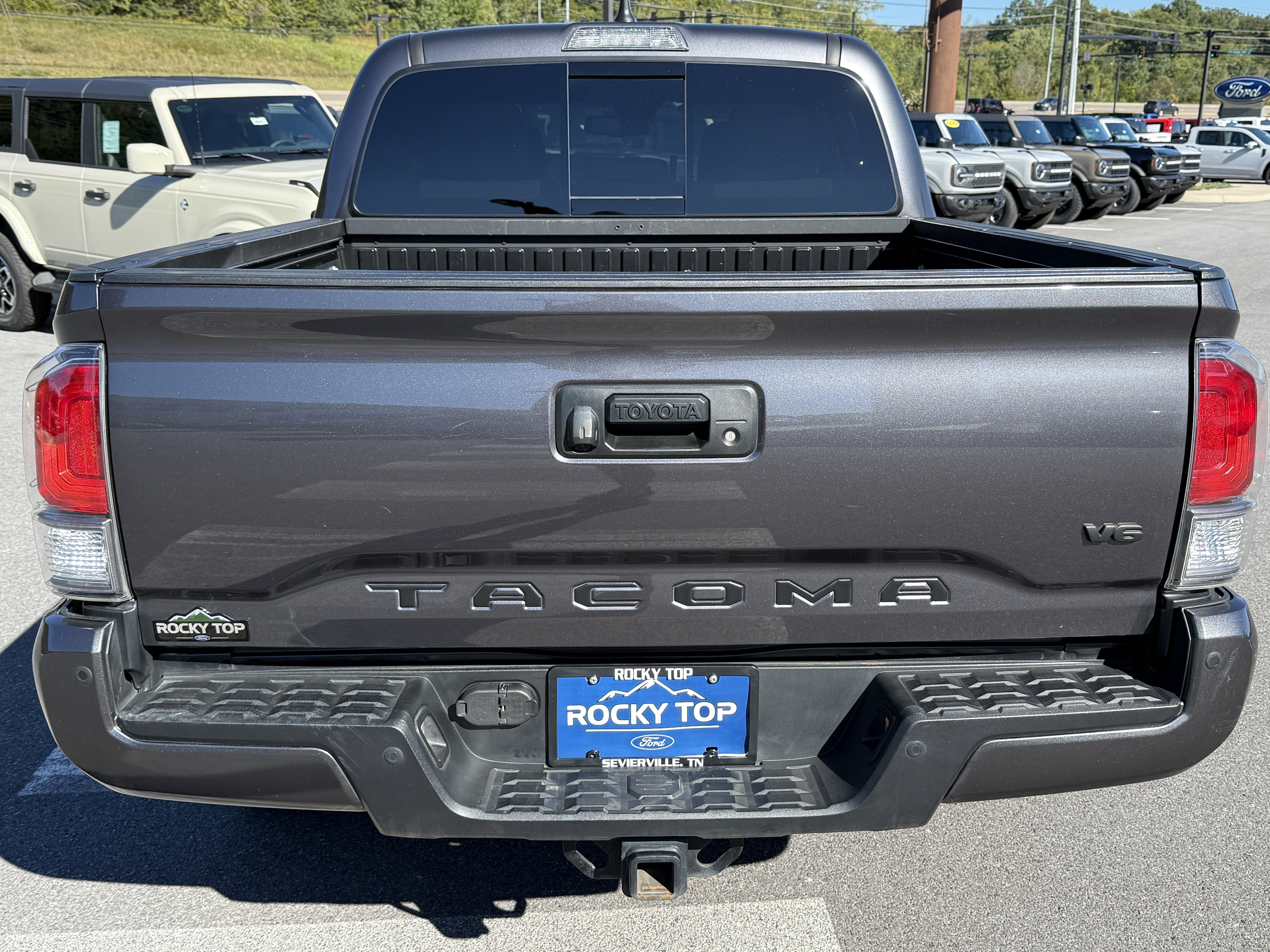 Used 2022 Toyota Tacoma TRD Sport w/ Technology Package AWD/4WD image 6
