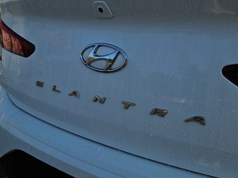 Used 2019 Hyundai Elantra SEL FWD image 30