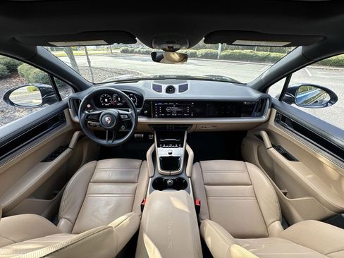 Used 2024 Porsche Cayenne S image 25