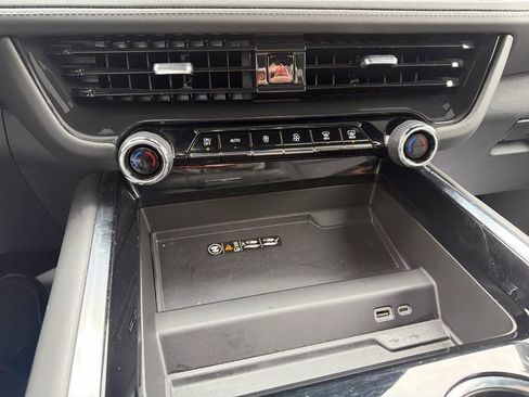 Used 2025 Chevrolet Suburban LT image 27