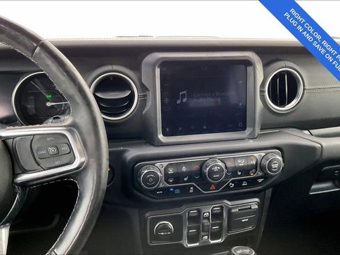 Used 2021 Jeep Wrangler Unlimited Sahara w/ Cold Weather Group AWD/4WD image 9