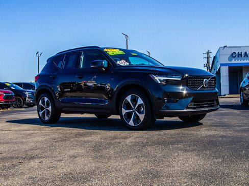 Used 2026 Volvo XC40 B5 Plus AWD/4WD image 9