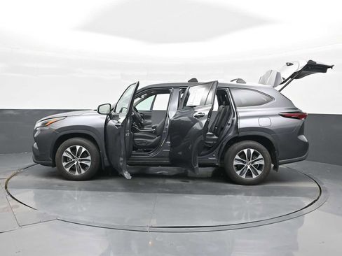 Used 2024 Toyota Highlander XLE image 39