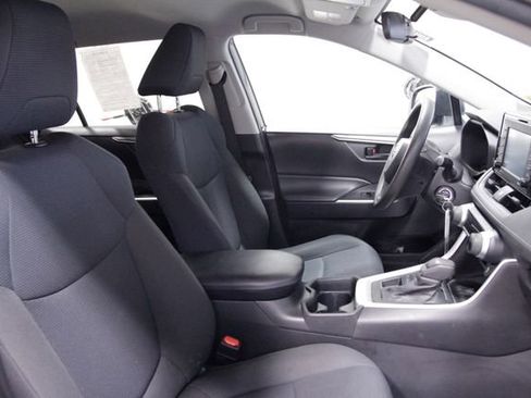 Used 2021 Toyota RAV4 LE AWD/4WD image 12