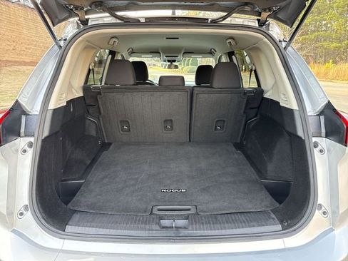 Used 2024 Nissan Rogue S image 21