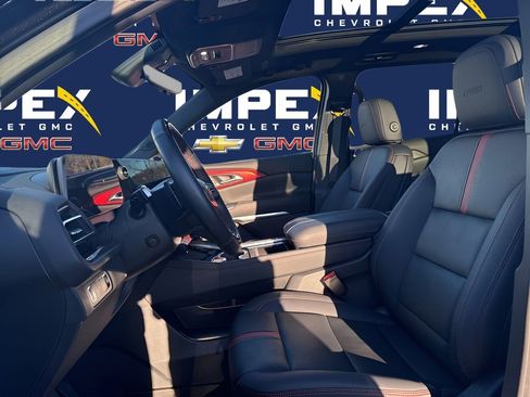 Used 2024 Chevrolet Traverse RS w/ LPO, Floor Liner Package AWD/4WD image 10