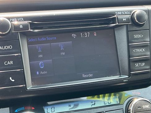 Used 2018 Toyota RAV4 LE AWD/4WD image 21