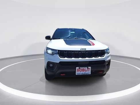 Certified 2024 Jeep Compass Trailhawk AWD/4WD image 3