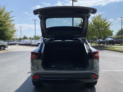 Used 2026 Chevrolet Trax RS FWD image 12