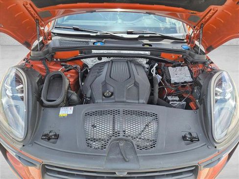 Used 2022 Porsche Macan AWD/4WD image 23