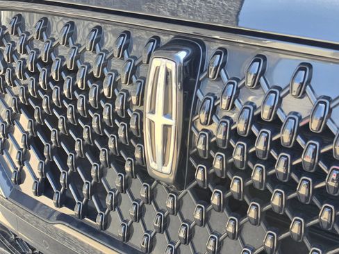 Used 2025 Lincoln Aviator Black Label w/ Jet Appearance Package AWD/4WD image 3