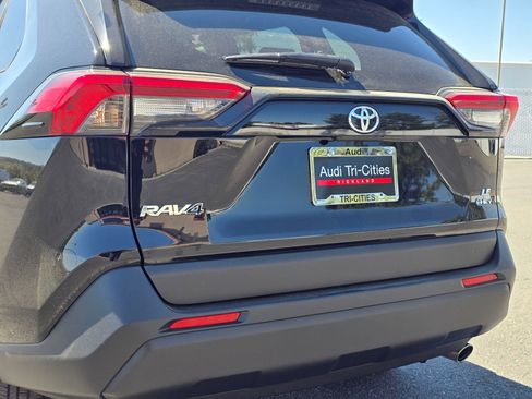 Used 2025 Toyota RAV4 LE AWD/4WD image 7