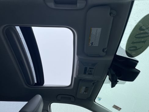 Used 2019 Toyota RAV4 Limited image 17