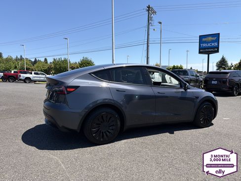 Used 2022 Tesla Model Y Long Range AWD/4WD image 6