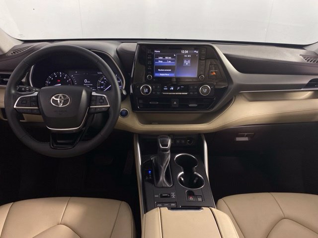 Used 2021 Toyota Highlander XLE AWD/4WD image 25