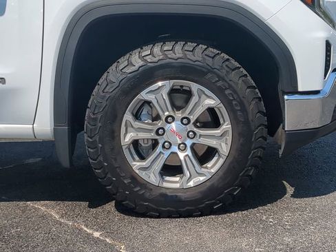 Used 2023 GMC Sierra 1500 SLE w/ X31 Off-Road Package AWD/4WD image 11