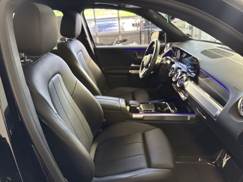 Used 2023 Mercedes-Benz GLB 250 4MATIC image 27