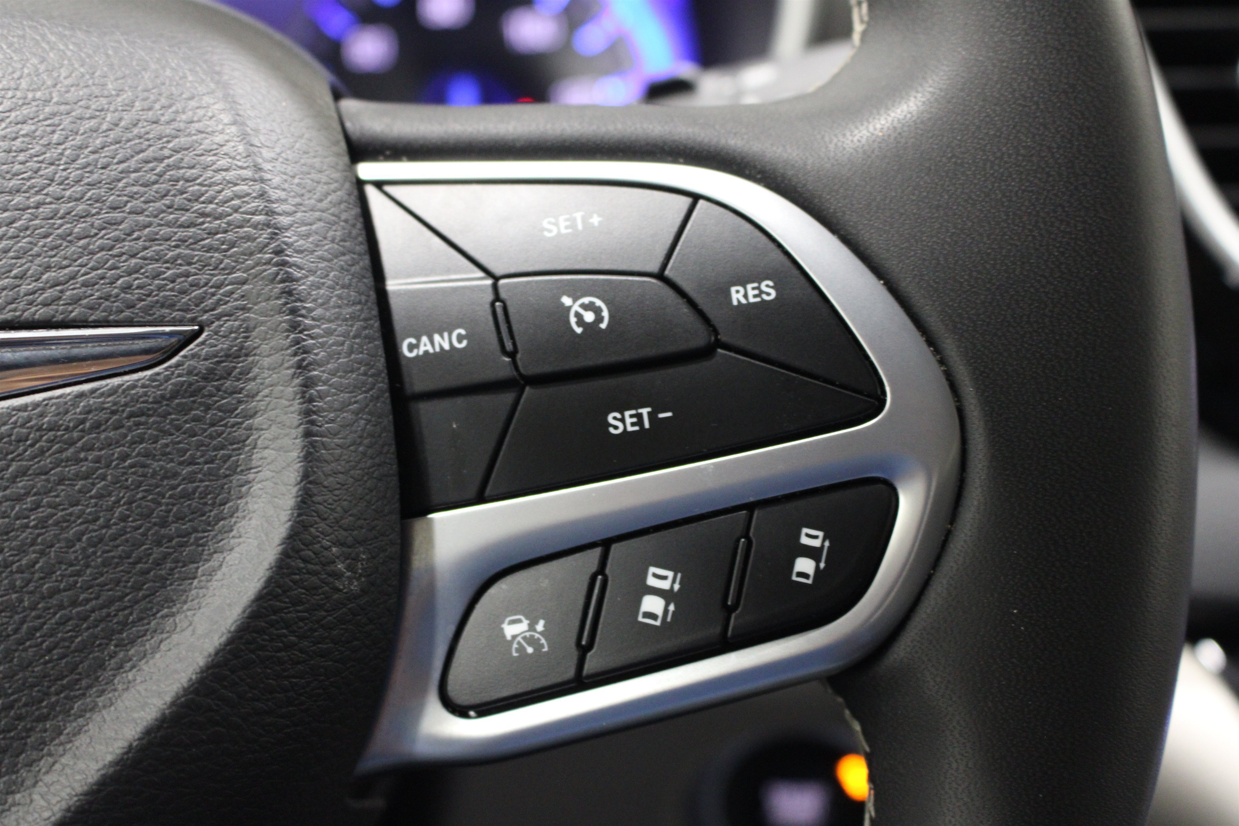 Used 2023 Chrysler Pacifica Touring-L FWD image 13