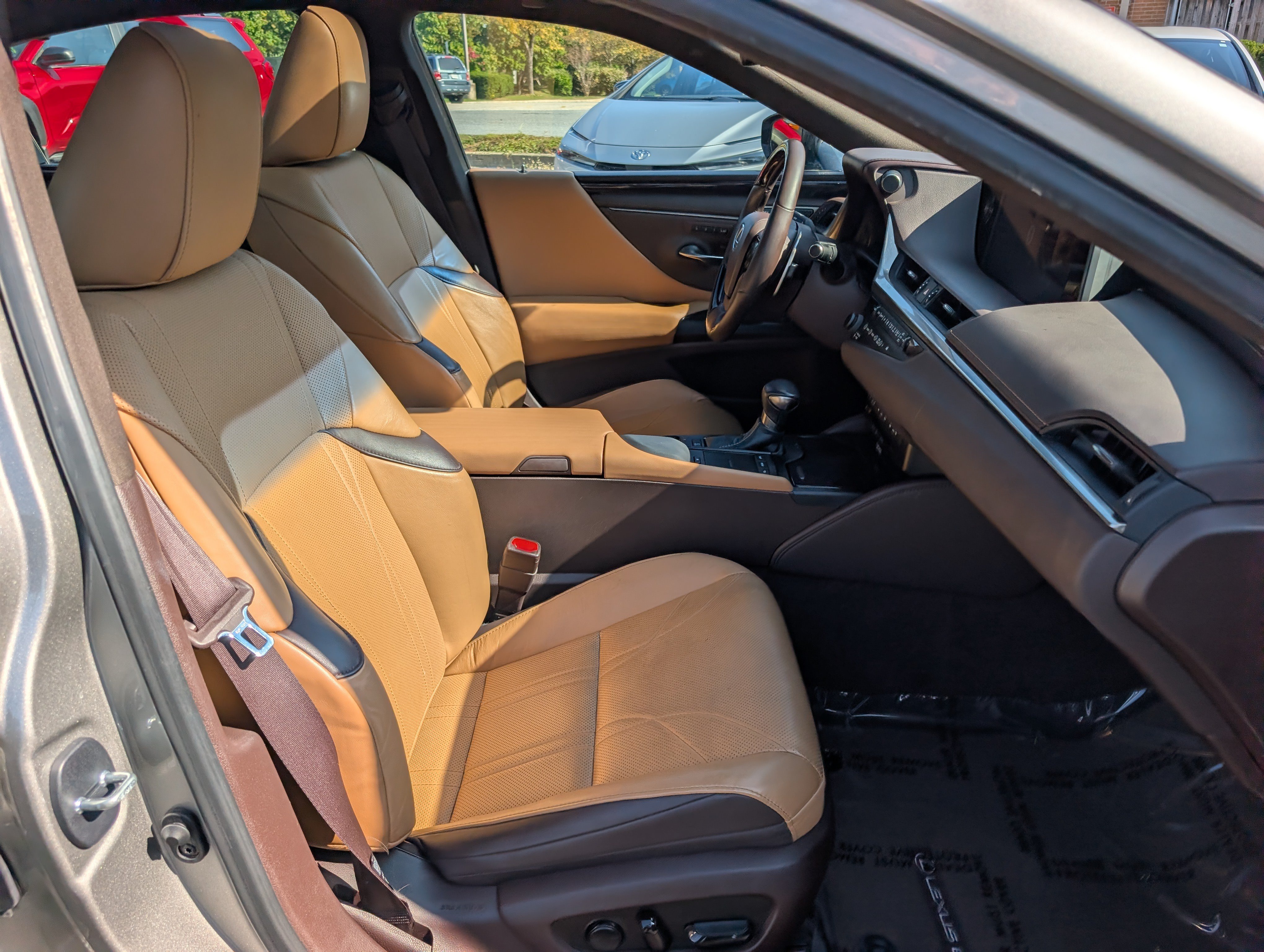 Used 2020 Lexus ES 350 Ultra Luxury w/ Accessory Package 2 FWD image 11
