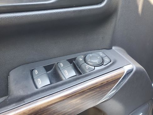 Used 2020 Chevrolet Silverado 1500 High Country w/ Technology Package image 16