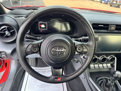 Used 2023 Toyota GR86 Premium w/ ALL Weather Mat Package (TMS) RWD image 13