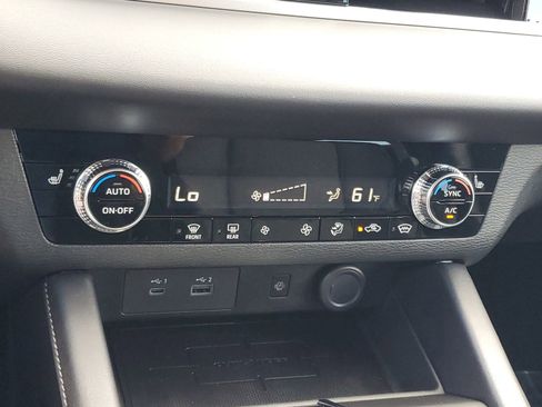 New 2025 Mitsubishi Outlander SE image 18