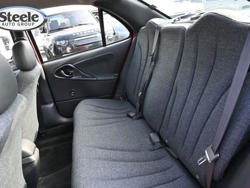 Used 2005 Chevrolet Cavalier Sedan w/ Preferred Equipment Group FWD image 19