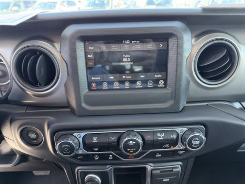 Used 2023 Jeep Gladiator Sport image 16