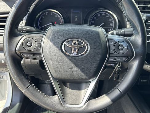 Used 2019 Toyota Camry image 22