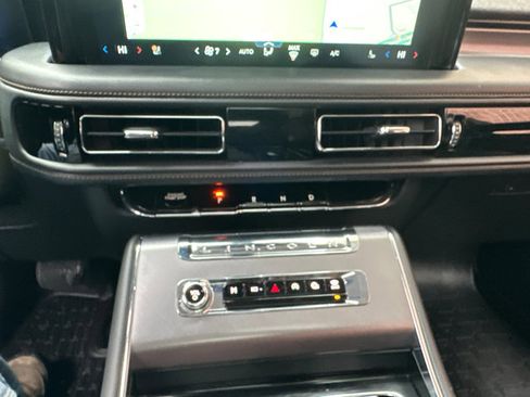 Used 2025 Lincoln Aviator Premiere image 22