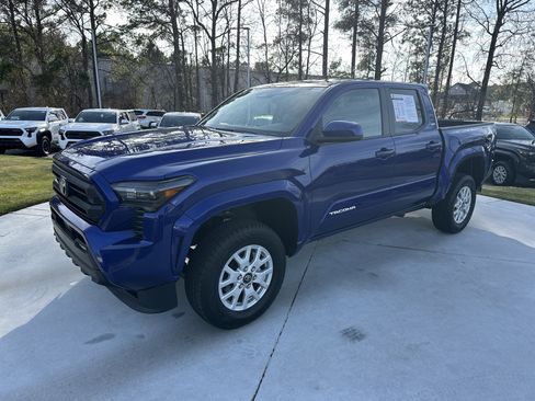 Certified 2024 Toyota Tacoma SR5 image 5