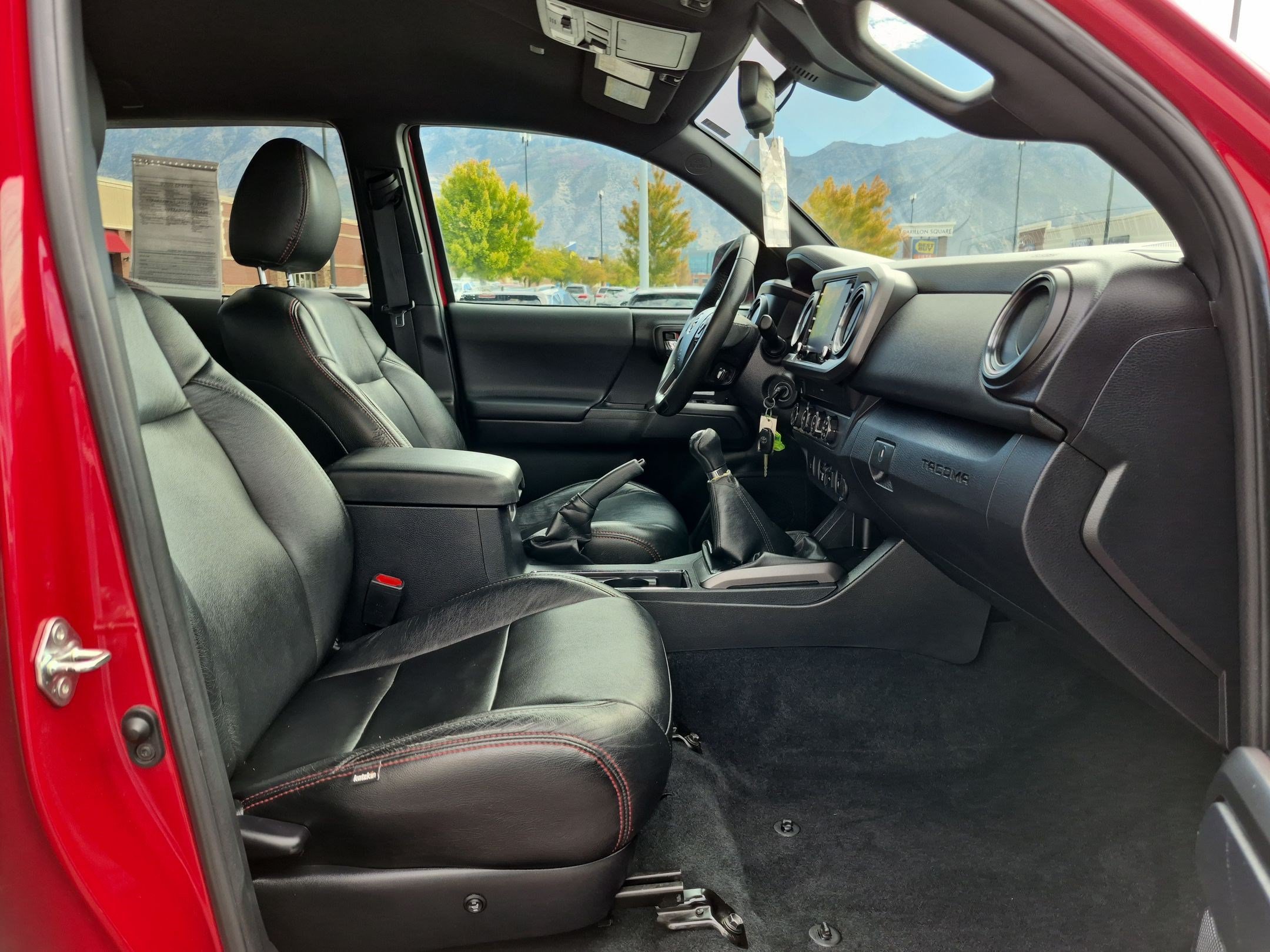 Used 2020 Toyota Tacoma TRD Off-Road w/ Technology Package AWD/4WD image 31