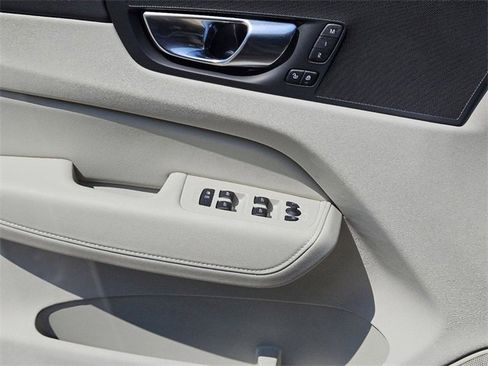 Certified 2025 Volvo XC60 T8 Plus w/ Protection Package Premier image 27