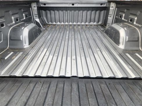 Used 2024 Chevrolet Silverado 1500 LT image 32