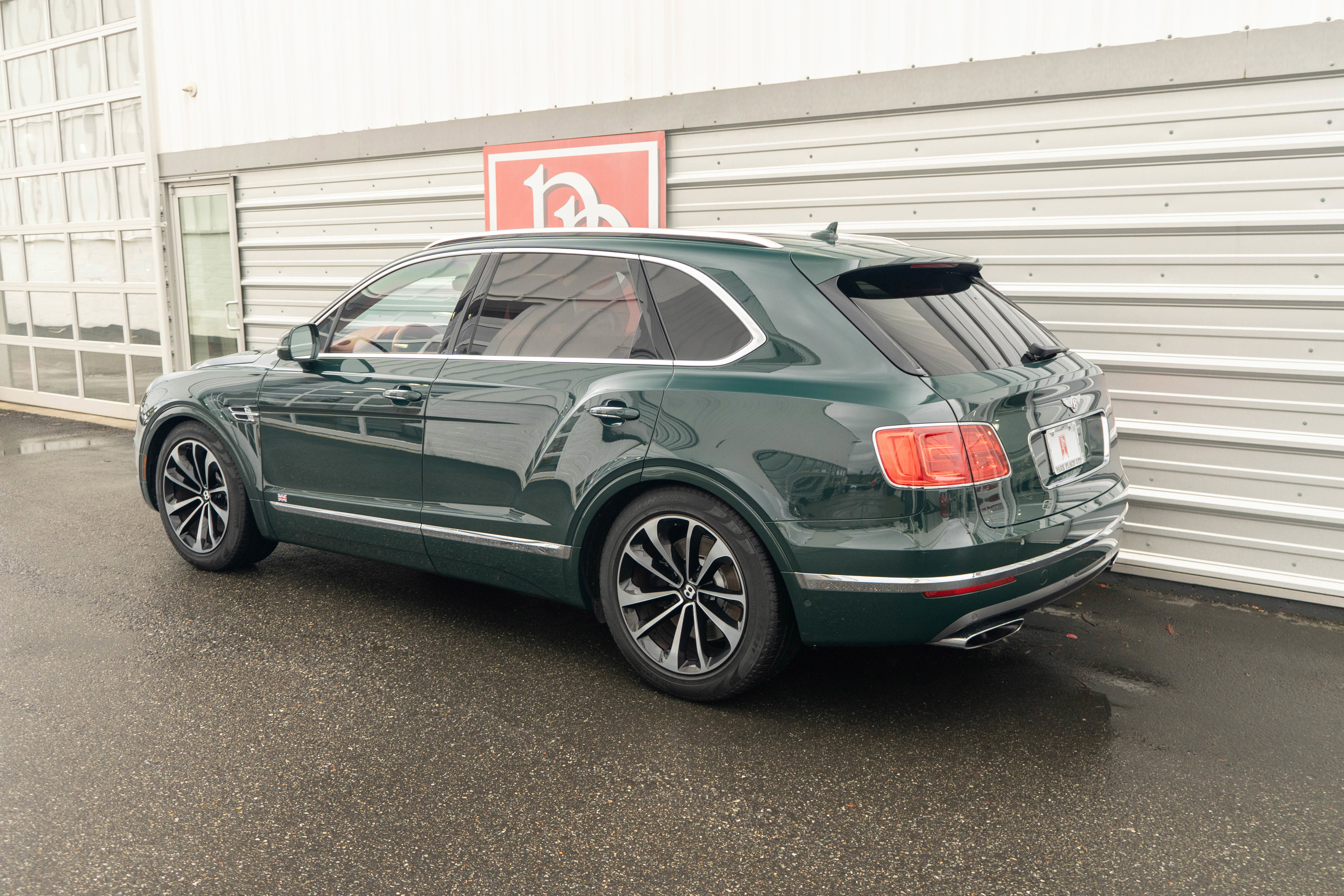 Used 2017 Bentley Bentayga AWD/4WD image 50