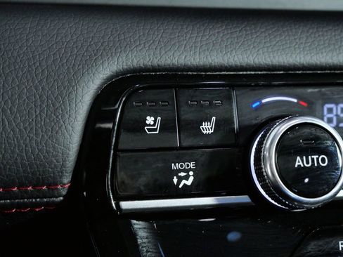 Used 2025 Honda Pilot Black Edition image 23