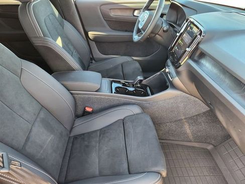 Used 2024 Volvo XC40 Recharge Plus w/ Protection Package Premier image 20