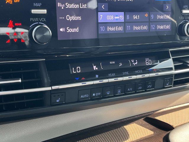 Used 2021 Toyota Sienna XLE FWD image 31