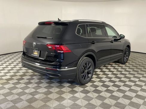 Used 2022 Volkswagen Tiguan SE AWD/4WD image 25
